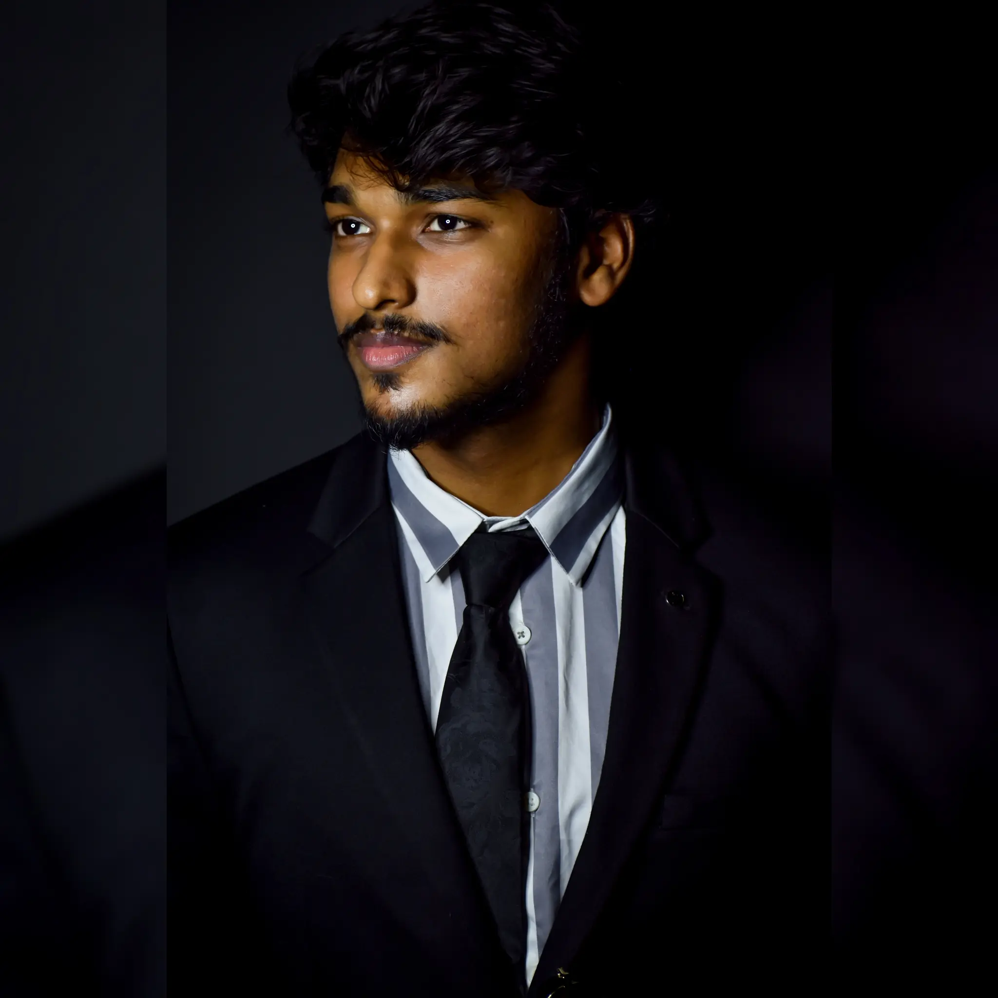 Group of elderly people smiling and relaxing at Tamilnadu Old Age Home.
